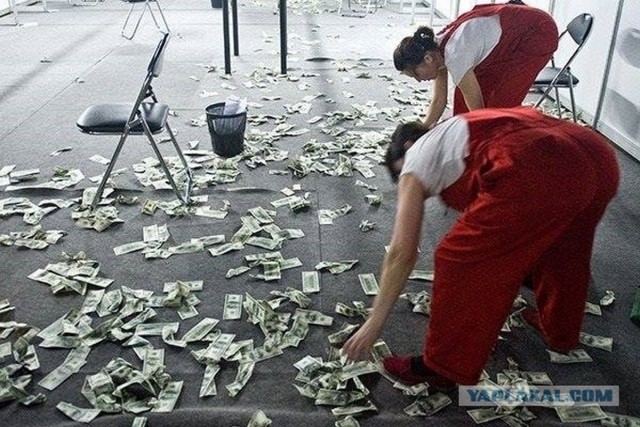 Москвичи в панике: новые доллары исчезли! Валютный кризис обрушился на столицу