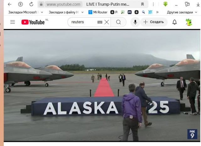 Путин вылетел на Аляску, пишет Bloomberg
