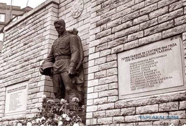 Памятник Неизвестному Солдату в Таллине 9-ого Мая.
