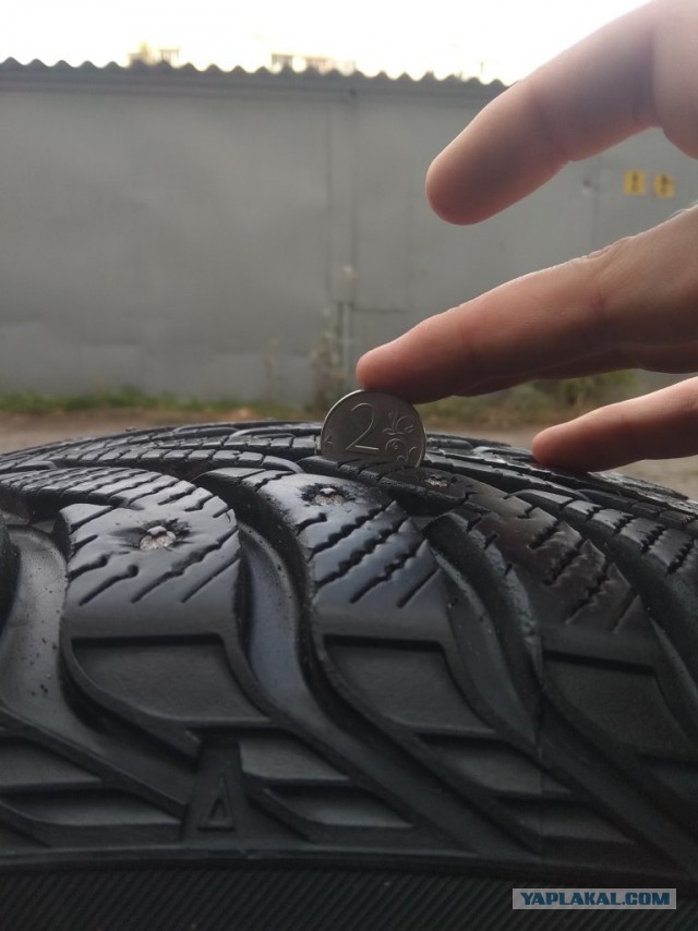 Продам зимнюю резину 215/65 r16