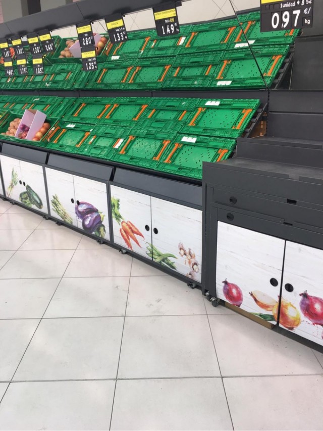 Продуктовые магазины в Дюльмене. Германия, земля Северная Рейн-Вестфалия