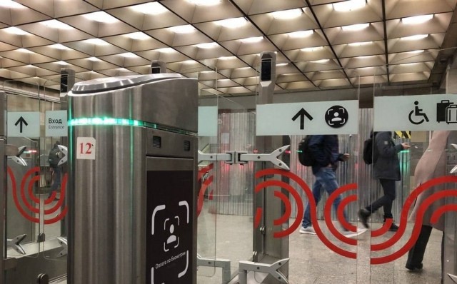 Оплата проезда через систему распознавания лиц Face Pay заработала на всех станциях московского метро