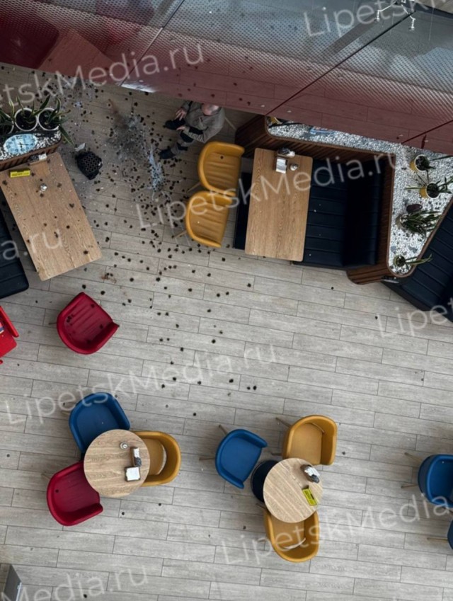 Салют в торговом центре.