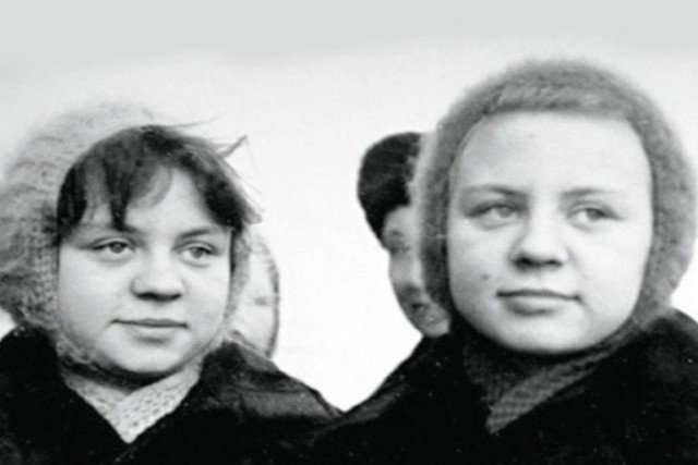 23 октября 1953 года в Москве родились сестры-близнецы Ольга и Татьяна Юкины