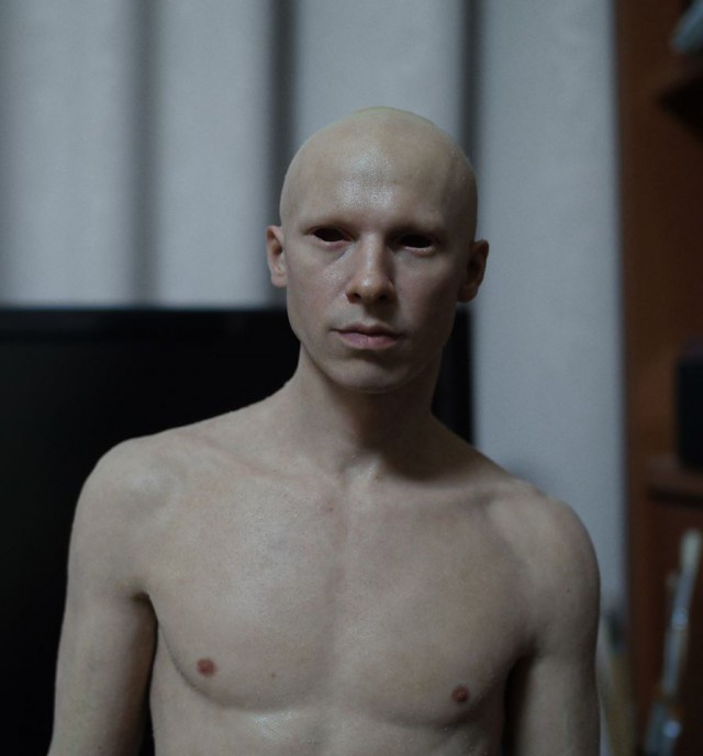 Его зовут J