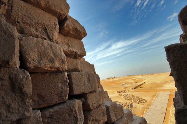 Почему нельзя забираться на пирамиду