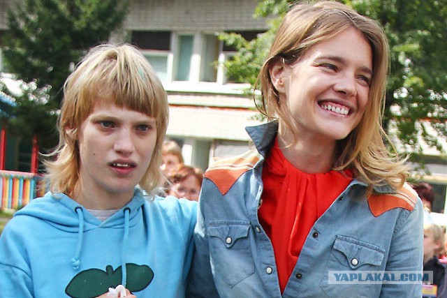 Знаменитости и их родные братья с сестрами