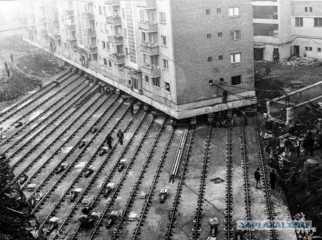 В китайском городе Сямэнь строители выполнили сложную инженерную задачу, развернув автобусный вокзал на 90 градусов!