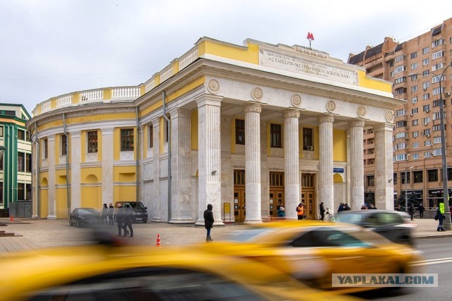 Годная реставрация. Вестибюль станции метро «Новослободская» в Москве