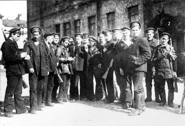 Фотографии связанных с историей Красной и Советской Армии.