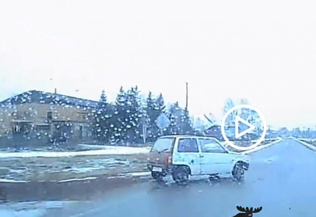 Судя по кузову — всегда там так выезжает