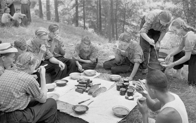 Шашлыки и пикники в СССР: 10 фото традиционных блюд и семейных посиделок на природе