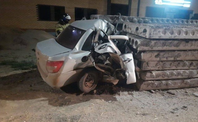 Дикая история из Татарстана: 21-летний парень с разгона впечатался в бетонные блоки, когда узнал, что станет отцом