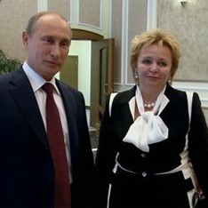 Не долго был холостяком..