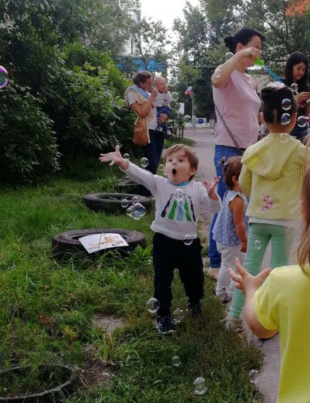 Малыш и пузыри