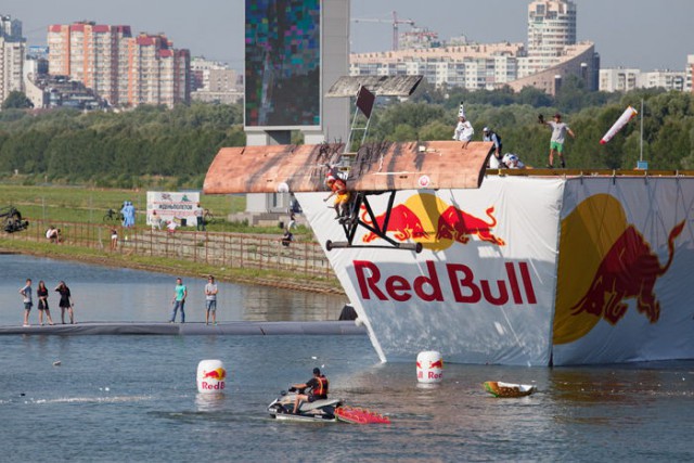 Red Bull Flugtag 2015: полет головы Михалкова