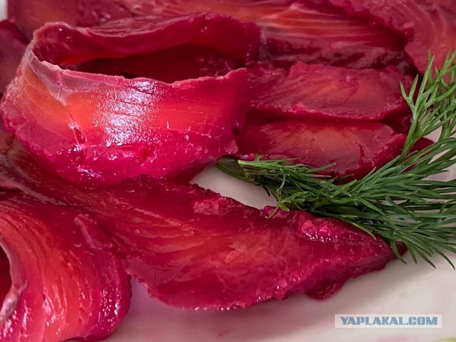 Сёмга под свекольным маринадом.Гравлакс.