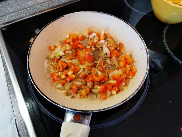 Горшки с мясом на удалёнке.