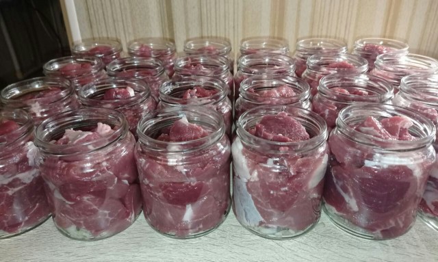 Говядина тушеная, высший сорт... Все по ГОСТу, но где же мясо?
