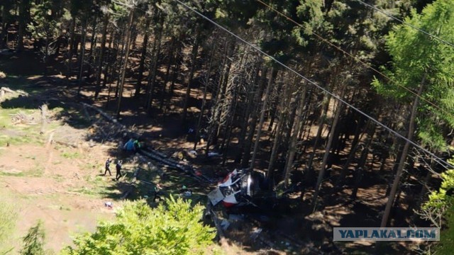 На севере Италии 13 человек погибли в результате падения кабины канатной дороги