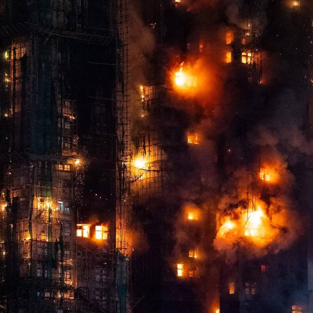 В Гонконге вспыхнул сильнейший за 17 лет пожар