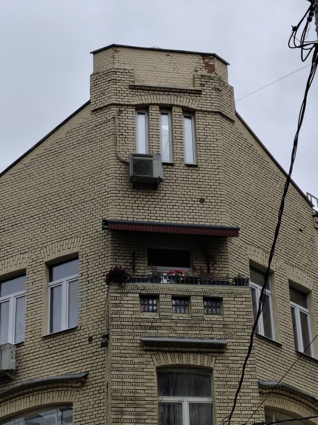 Шляюсь по Москве (мрачное утро).