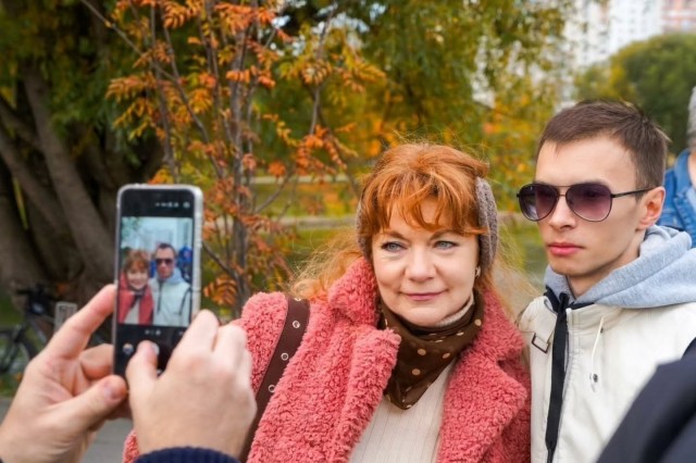 Алиса прогулялась по собственной аллее