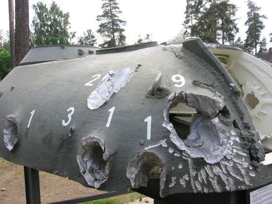 Бронебойными лупят!