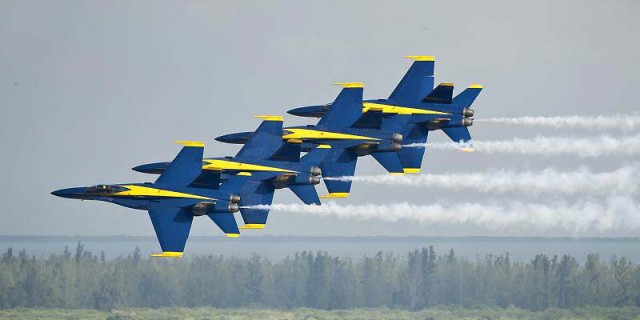 Шоу пилотажной группы Blue Angels