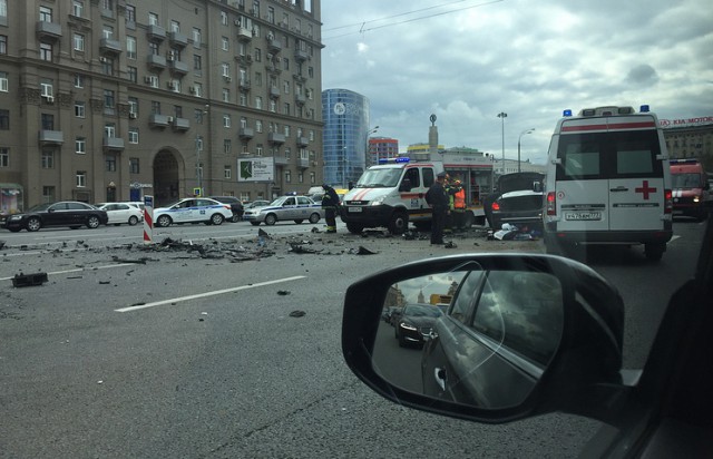 Видео с места аварии на Кутузовском BMW с номерами АМР