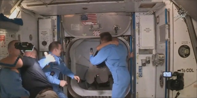 Стыковка SpaceX Crew Dragon с МКС
