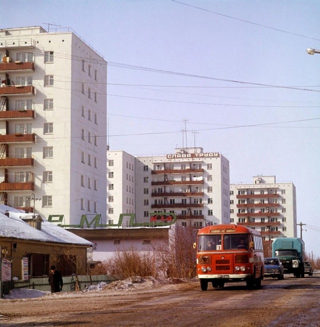 Фотографии прошлого с автомобилями, грузовиками и автобусами