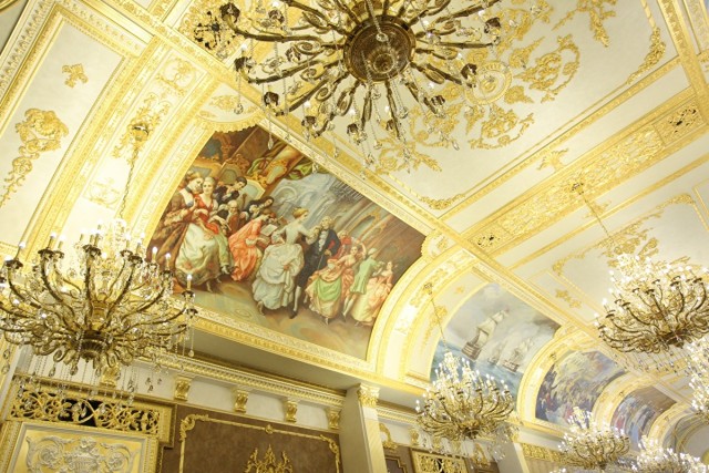 Так жить нельзя: нефтяников Сургута завалило золотом