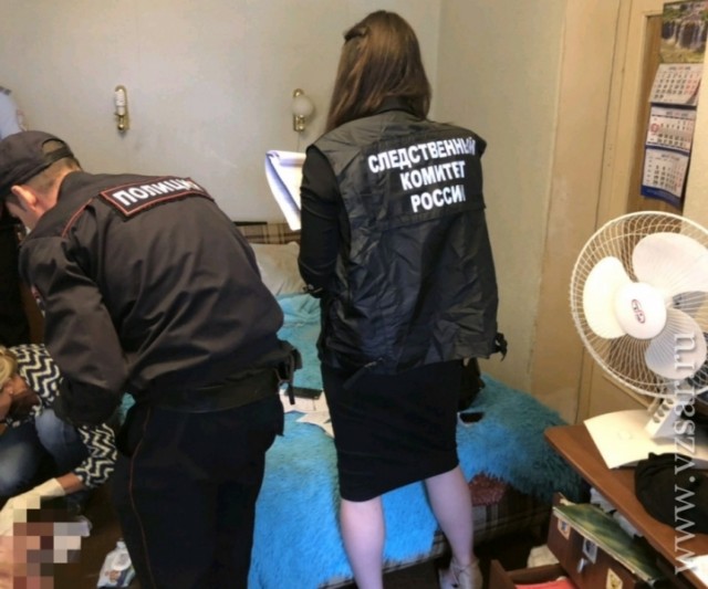 Опека попытается найти семью девочке, оставшейся на несколько дней с умершей мамой в Каменке