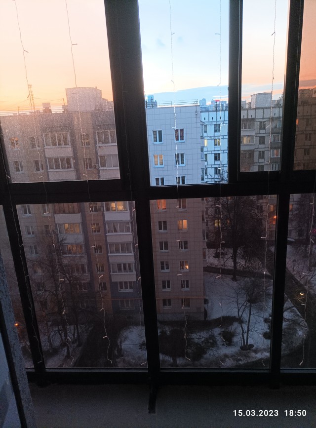 А вы любите курить на балконе голышом?