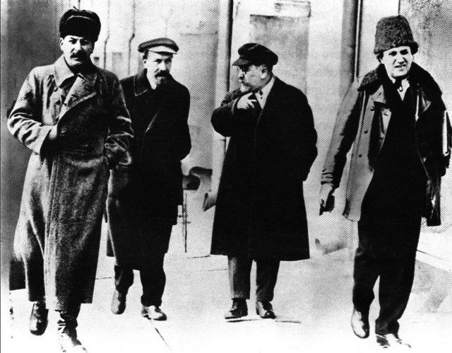 Как товарищ И. В. Сталин заботился о людях. Рассказывает Сидор Ковпак