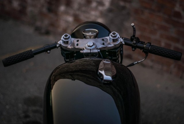 Черный как ночь: уникальный кастом Yamaha XS1100 поражает деталями — как создавался проект