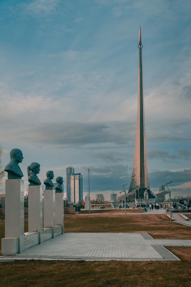 С Праздником, друзья! С Днём космонавтики!