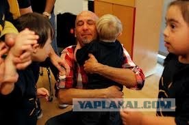 Официант вступился за ребенка-дауна