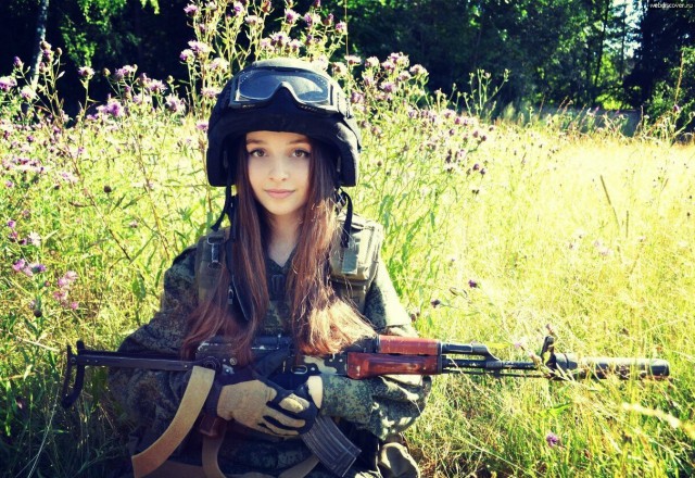 Девушки и оружие