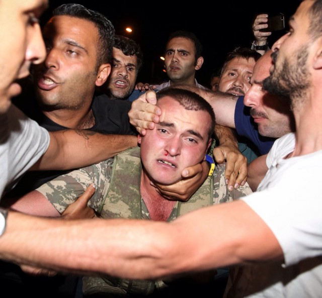 В Анкаре стрельба и попытка военного переворота