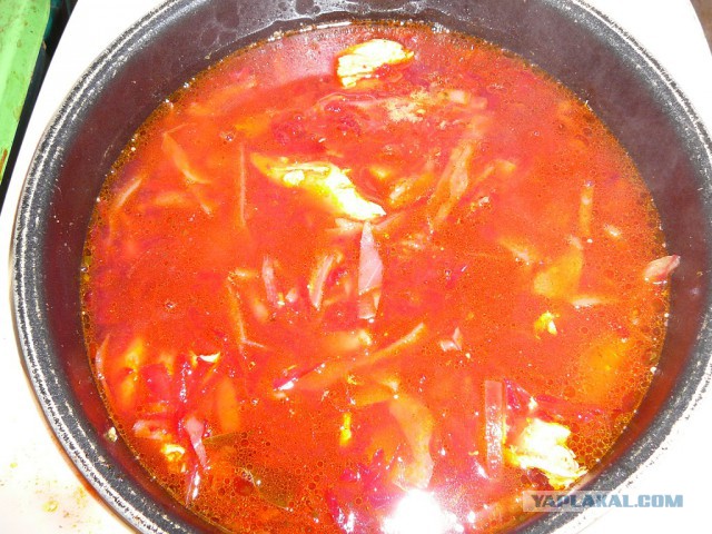 Борщ из курицы в мультиварке.