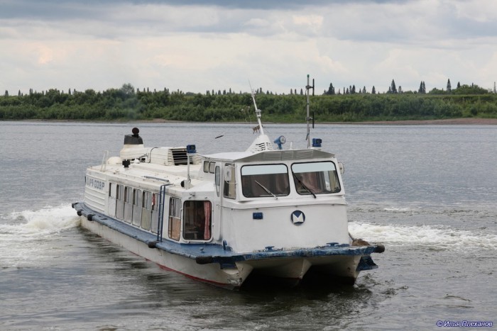 Нашли на берегу заброшенный теплоход "Заря 946"!
