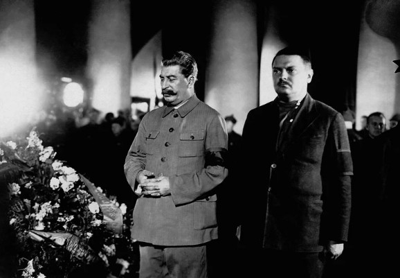 Почему Сталин лучше Путина справился бы с пандемией, по моему мнению, 5 причин