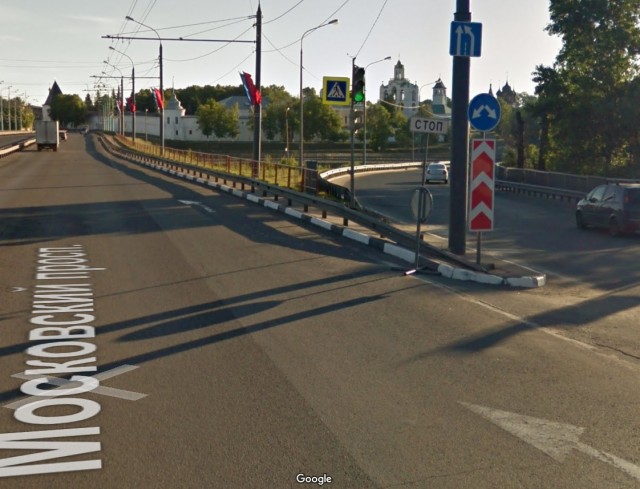 Конфликт на дороге: ярославец набросился на машину женщины с ребёнком