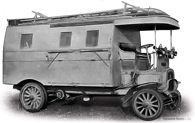 Международная автомобильная выставка в Михайловском манеже. 1913г.