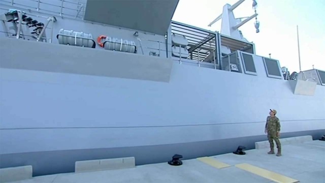 К приезду Гурбангулы Бердымухамедова в воинскую часть военно-морских сил Туркменистана для моряков построили бутафорский корабль
