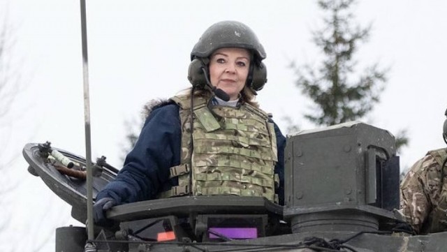 Лиз Трасс заявила, что подает в отставку