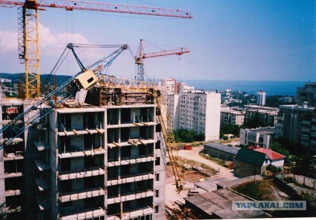 Упал кран. Киров.