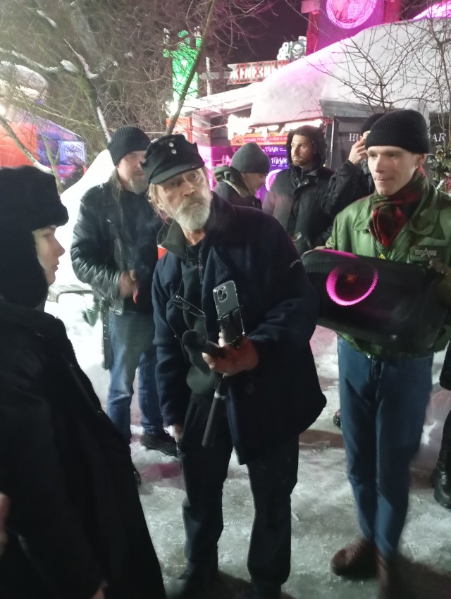 За радостную жизнь или горите в аду.